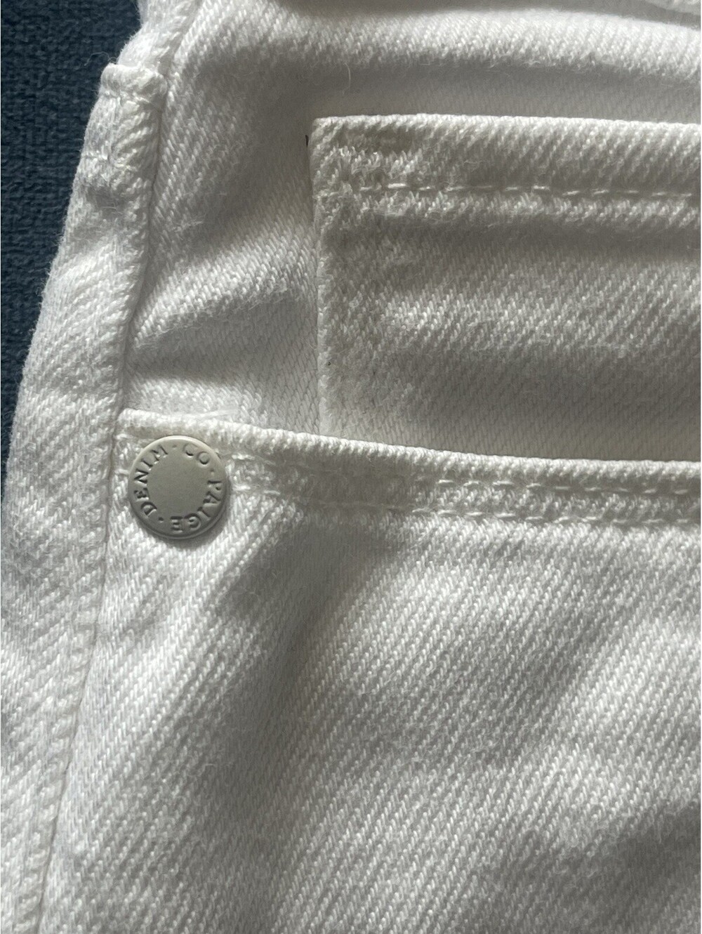 PAIGE White Jean Denim Skirt Button Zip Sz 30 Cotton Stretch Coastal Logo Flaw - Picture 12 of 14